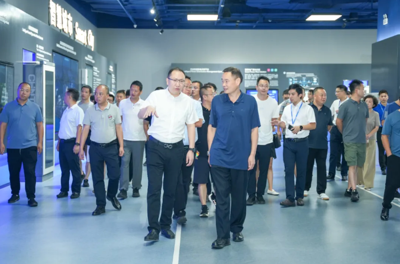 贵州省生态文明建设专题示范培训班来访正泰安能考察交流